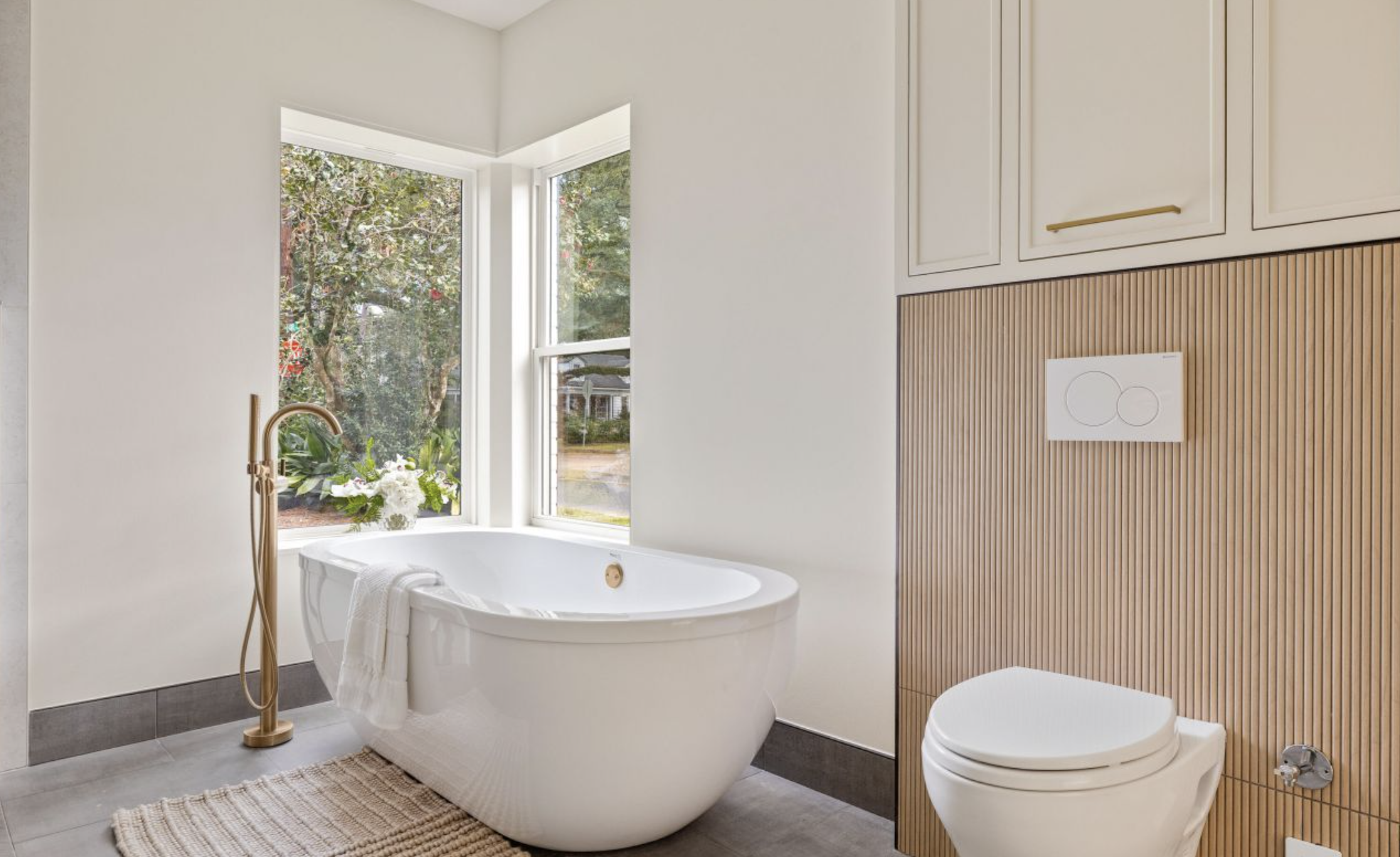 Freestanding tub with natural light and modern finishes